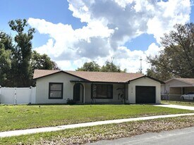 2416 Ave B SW in Winter Haven, FL - Building Photo