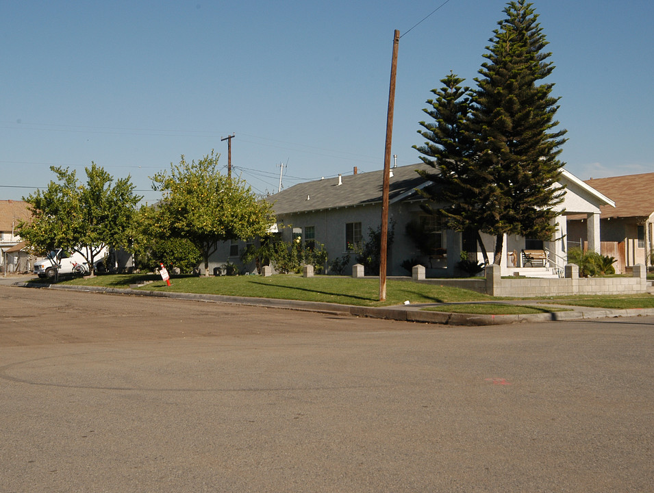 605,607 E 'H' St/334 N 13 in Colton, CA - Foto de edificio