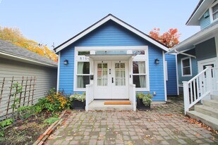 816 NE Imperial Ave in Portland, OR - Building Photo