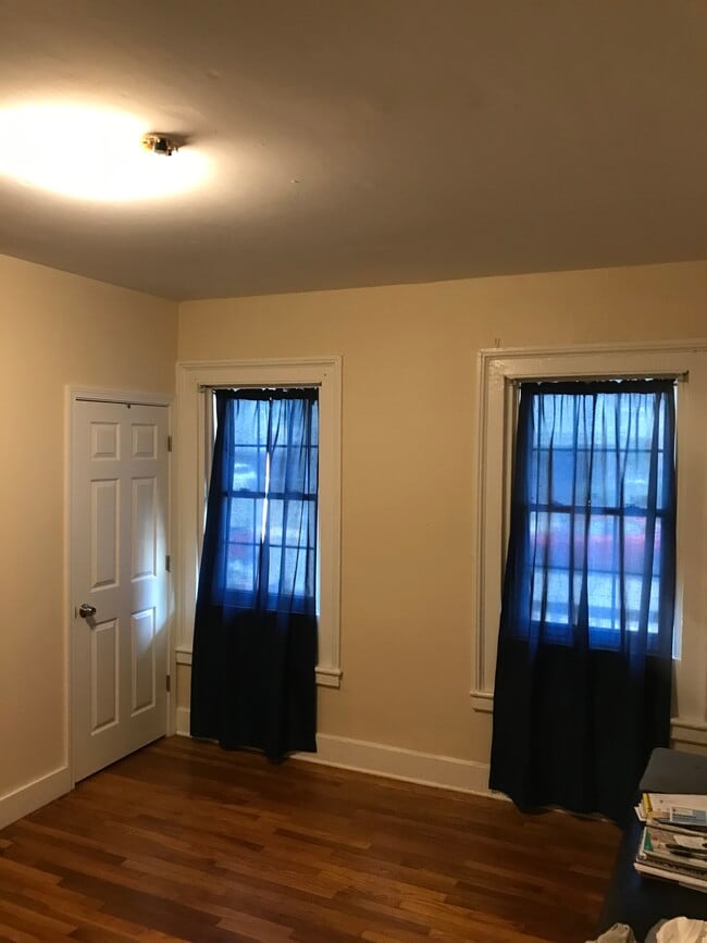 82 Dickerman St, Unit 1 in New Haven, CT - Foto de edificio - Building Photo