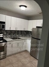 407 SE 3rd Ave in Hallandale Beach, FL - Building Photo - Building Photo