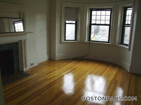 533 Newbury St, Unit 2F in Boston, MA - Building Photo