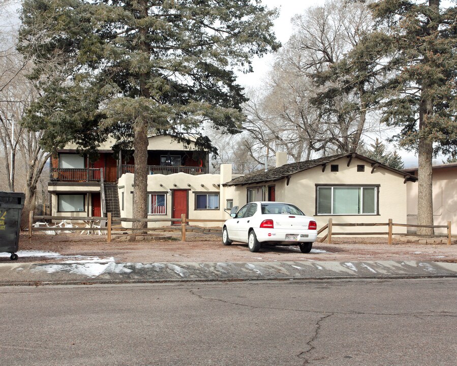 110 Iowa Ave in Colorado Springs, CO - Foto de edificio