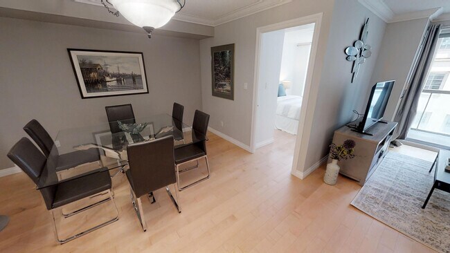 168 Simcoe St in Toronto, ON - Building Photo - Building Photo