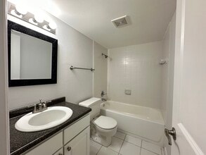 507 NW 39th Rd, Unit 218 in Gainesville, FL - Foto de edificio - Building Photo
