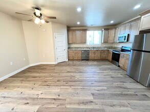 1346 Playa Del Rey Dr in Merced, CA - Building Photo - Building Photo