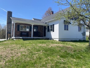 60 Sheldon St, Unit 1 in Farmingdale, ME - Building Photo - Building Photo