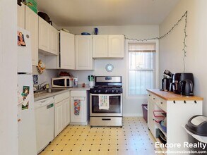 32 S Huntington Ave in Boston, MA - Building Photo - Building Photo