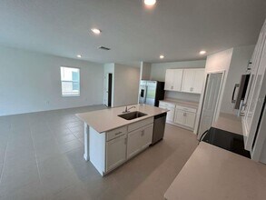 1140 Hour Glass Rd in Lakeland, FL - Building Photo - Building Photo