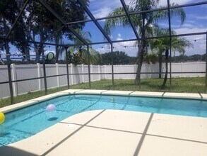 2908 Shannon Cir in Palm Harbor, FL - Foto de edificio - Building Photo