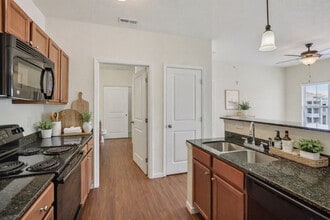 Burkart Crossing Apartments in Seymour, IN - Foto de edificio - Building Photo