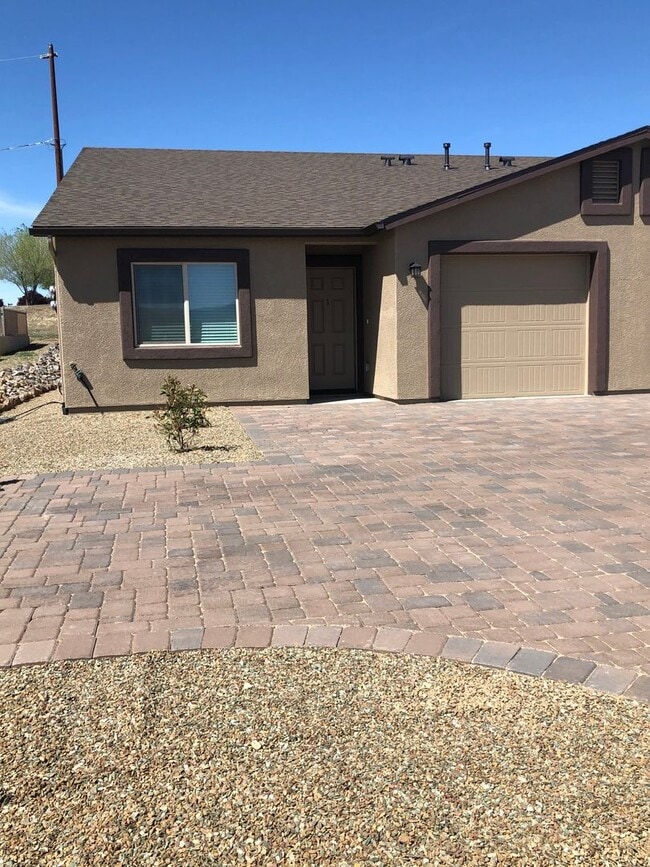 property at 5880 N Robert Rd