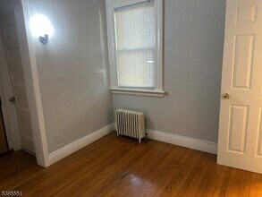 98 Elm St, Unit 1 in Montclair, NJ - Building Photo - Building Photo