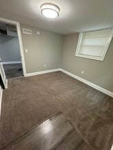 1253 Cresthaven Dr in Silver Spring, MD - Building Photo - Building Photo