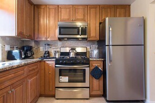 37 Oxford Cir, Unit 1 in Belmont, MA - Building Photo