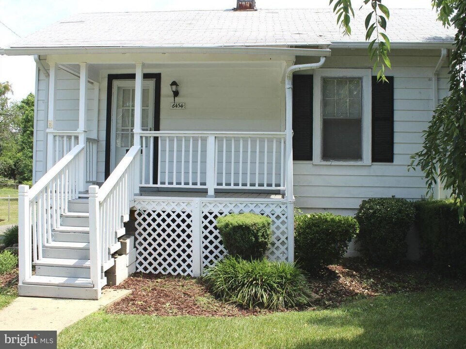 6454 Holyoke Dr in Annandale, VA - Building Photo