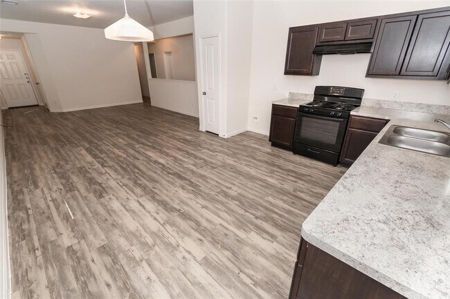 5807 Kyle Cove Dr in Katy, TX - Foto de edificio - Building Photo