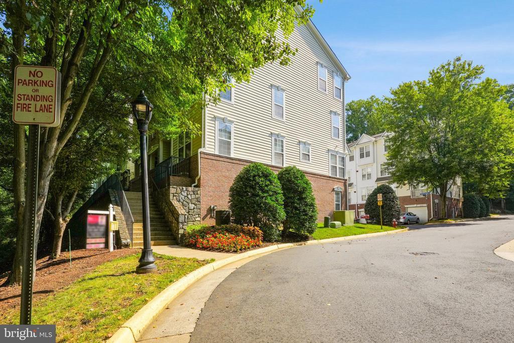 4174 Lochleven Tr in Fairfax, VA - Building Photo