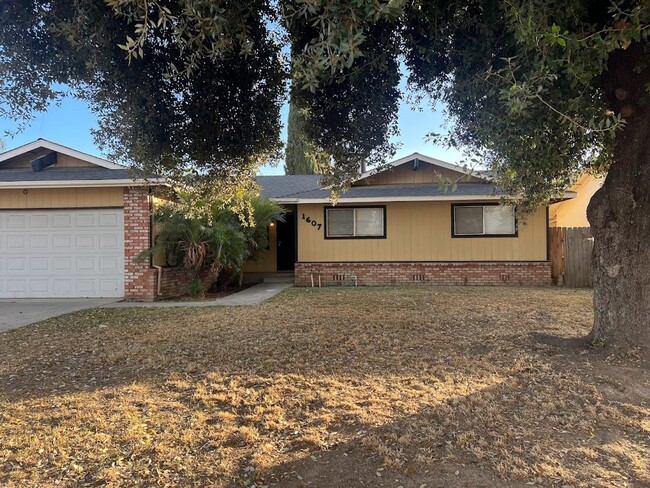 property at 1607 W Monte Vista Ave