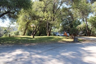 677 Hoppe Ln in Auburn, CA - Building Photo - Building Photo