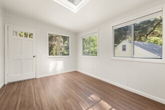 48 Meyer Pl in Riverside, CT - Building Photo - Building Photo