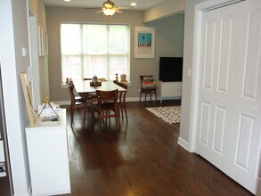 2800 W Logan Blvd, Unit 2 in Chicago, IL - Building Photo - Building Photo
