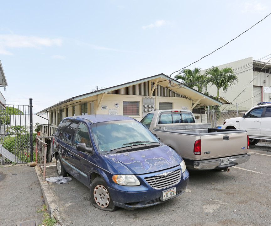 818 Bannister St in Honolulu, HI - Building Photo