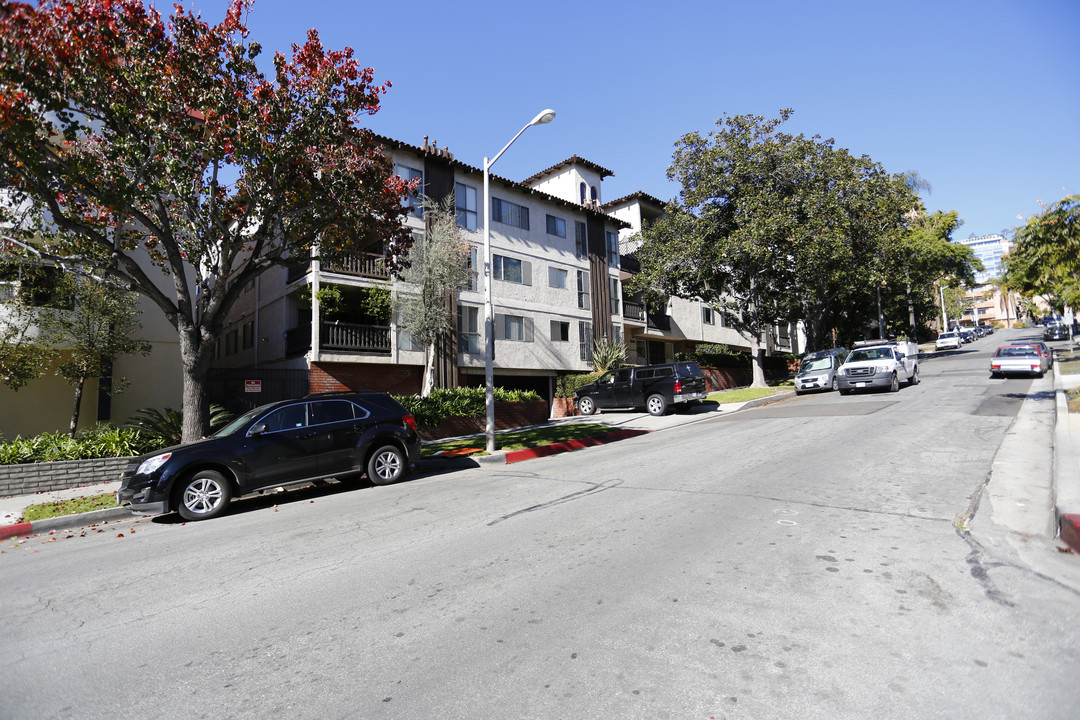 Villa Luanne Apartments in West Hollywood, CA - Building Photo