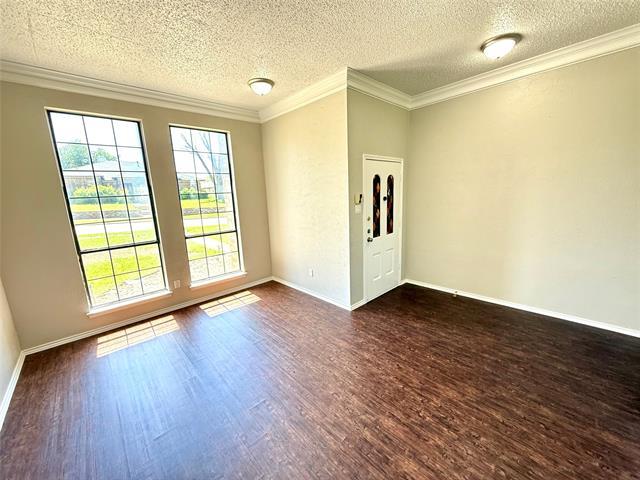1204 Elder in Carrollton, TX - Foto de edificio - Building Photo