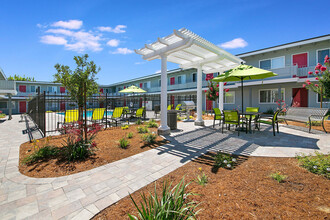 Bon Aire Apartments in Castro Valley, CA - Building Photo - Building Photo