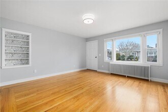 5 Holten Ave in Newport, RI - Building Photo - Building Photo