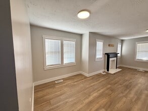 1102 E Mt Vernon St in Somerset, KY - Building Photo - Building Photo