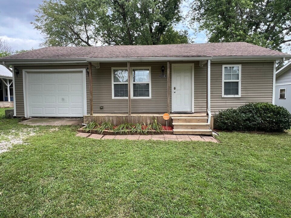 1110 S Glenn Ave in Springfield, MO - Building Photo