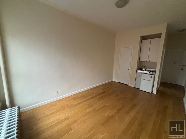 WEST 72 STREET in New York, NY - Building Photo - Building Photo