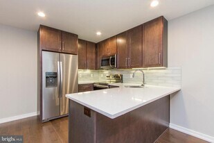 908 S 21st St in Philadelphia, PA - Building Photo