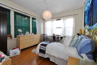 215 Saint Paul St, Unit 1 in Brookline, MA - Building Photo - Building Photo