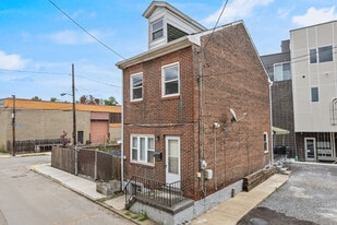 4840 Blackberry Way in Pittsburgh, PA - Building Photo