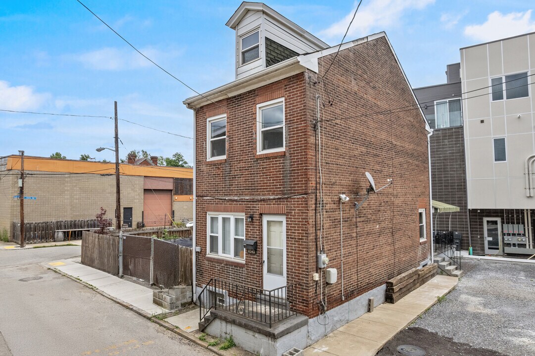 4840 Blackberry Way in Pittsburgh, PA - Building Photo