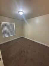 113 W 104th St in Los Angeles, CA - Foto de edificio - Building Photo