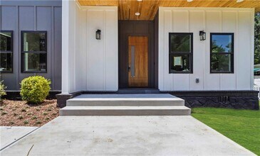 1554 Columbia Cir in Decatur, GA - Building Photo - Building Photo