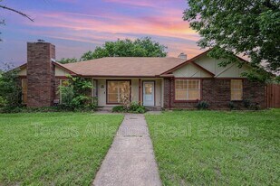 3013 Timothy Ln in Euless, TX - Building Photo
