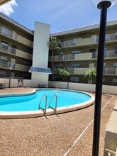 3120 N Pine Island Rd in Sunrise, FL - Building Photo - Building Photo