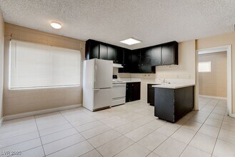 698 Northrop Ave in Las Vegas, NV - Building Photo - Building Photo