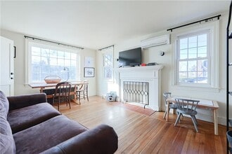 2913 W Shore Rd in Warwick, RI - Building Photo - Building Photo