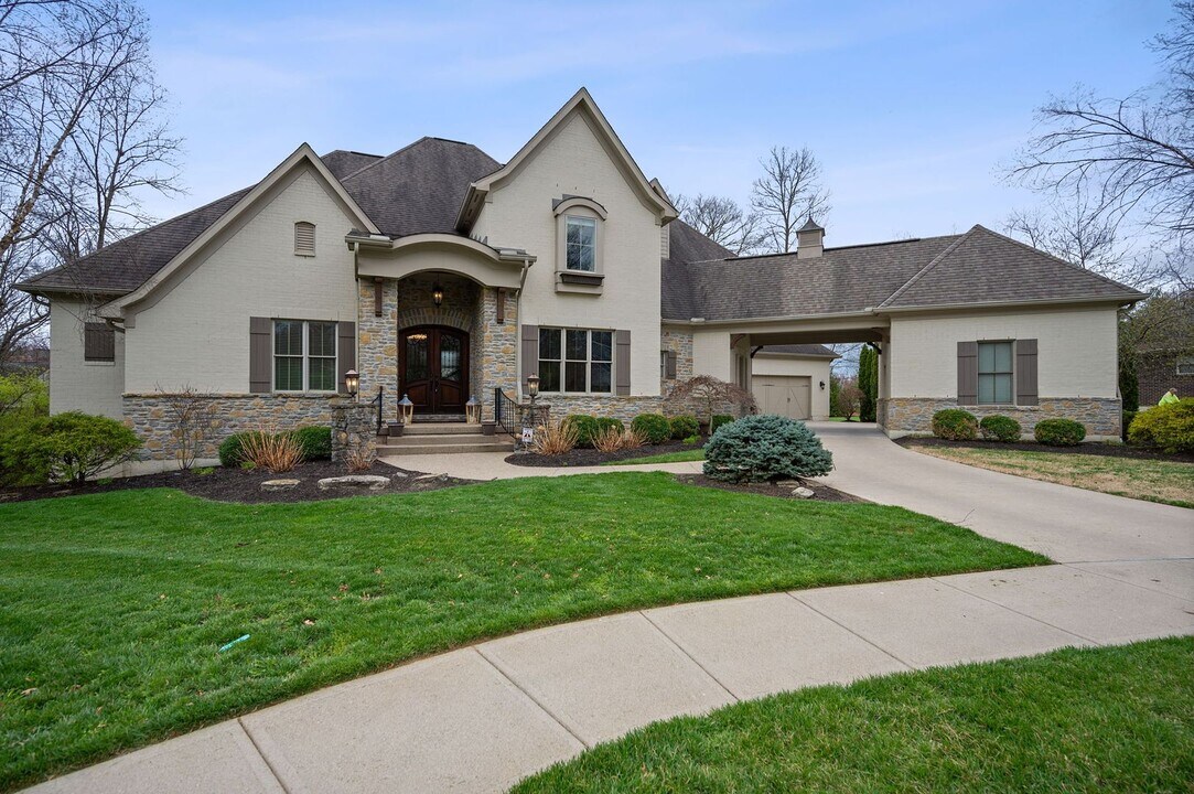 7715 Cathedral Hill Dr in Cincinnati, OH - Building Photo
