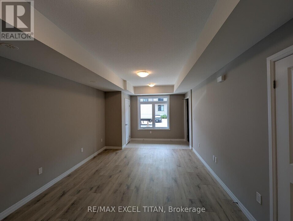 74 Thatcher Dr in Guelph, ON - Building Photo