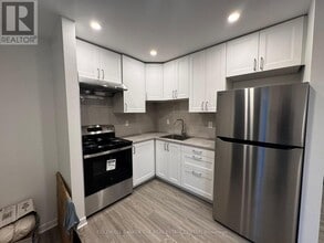 17 Cornwallis Dr in Toronto, ON - Building Photo - Building Photo