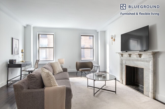 15 W 55th St in New York, NY - Building Photo - Building Photo