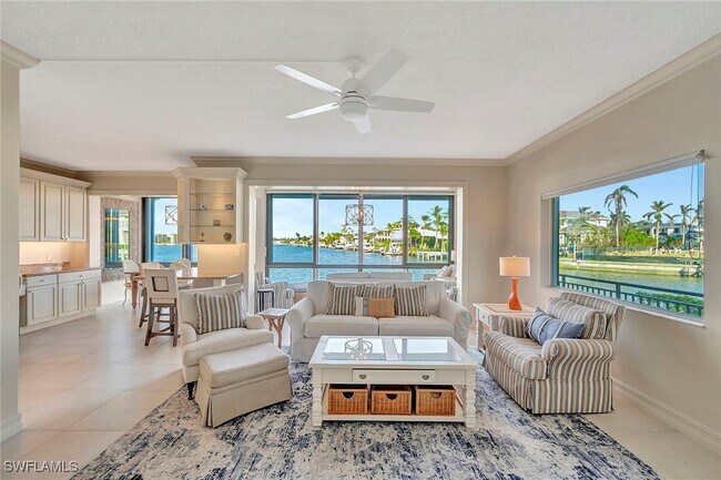 2258 Gulf Shore Blvd N in Naples, FL - Foto de edificio - Building Photo