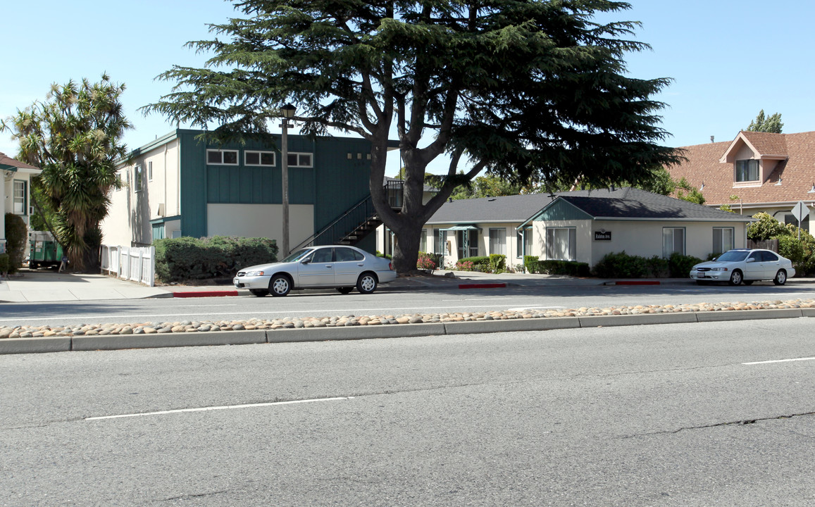 Ralston Apartments in Belmont, CA - Foto de edificio